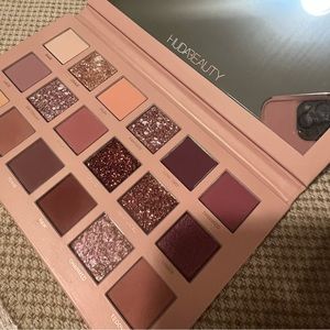 Huda Beauty New Nude Palette